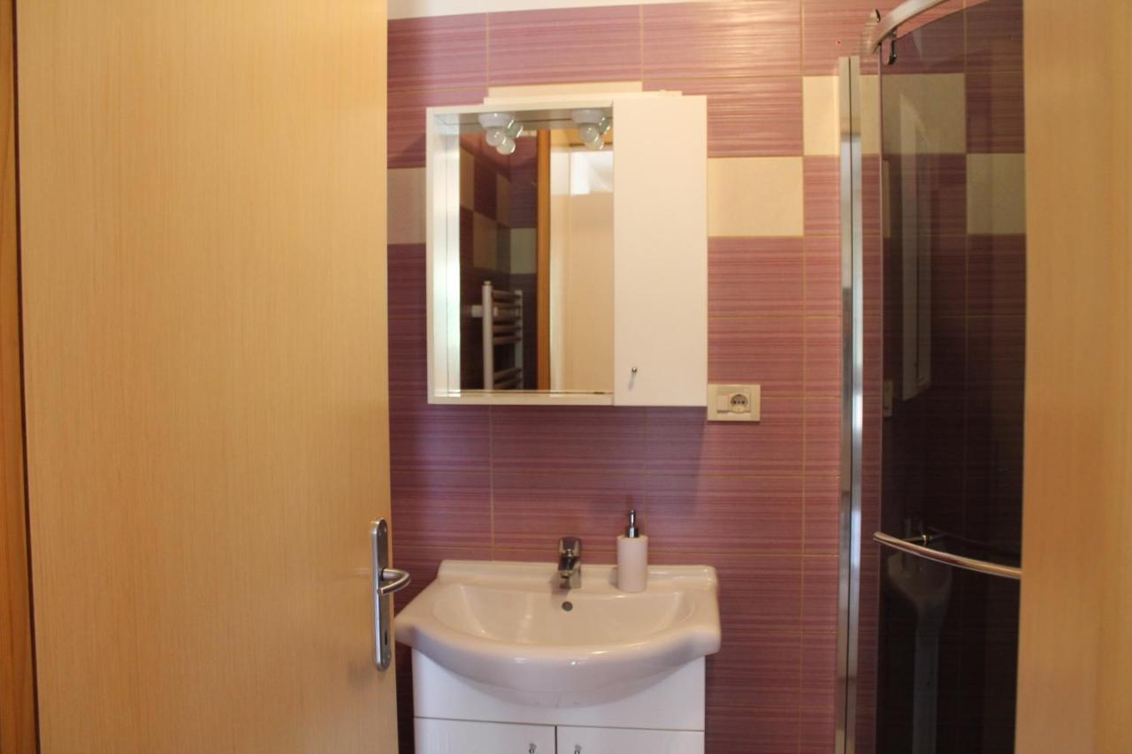 Apartmani Klaudija Valun Esterno foto