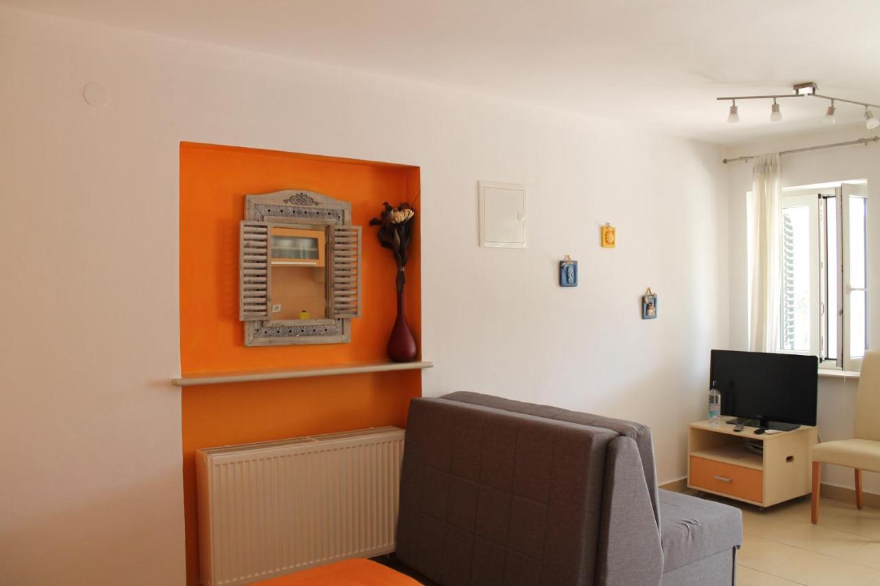 Apartmani Klaudija Valun Esterno foto
