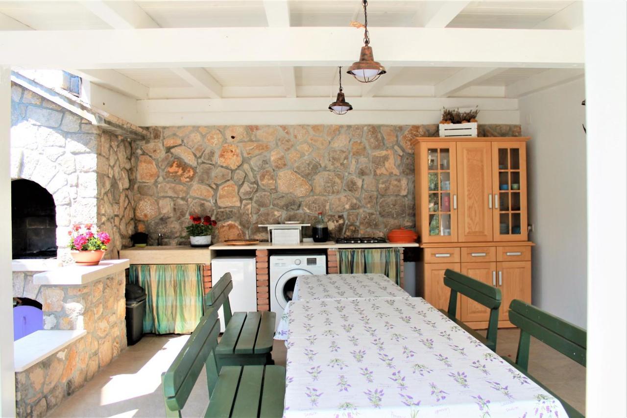 Apartmani Klaudija Valun Esterno foto