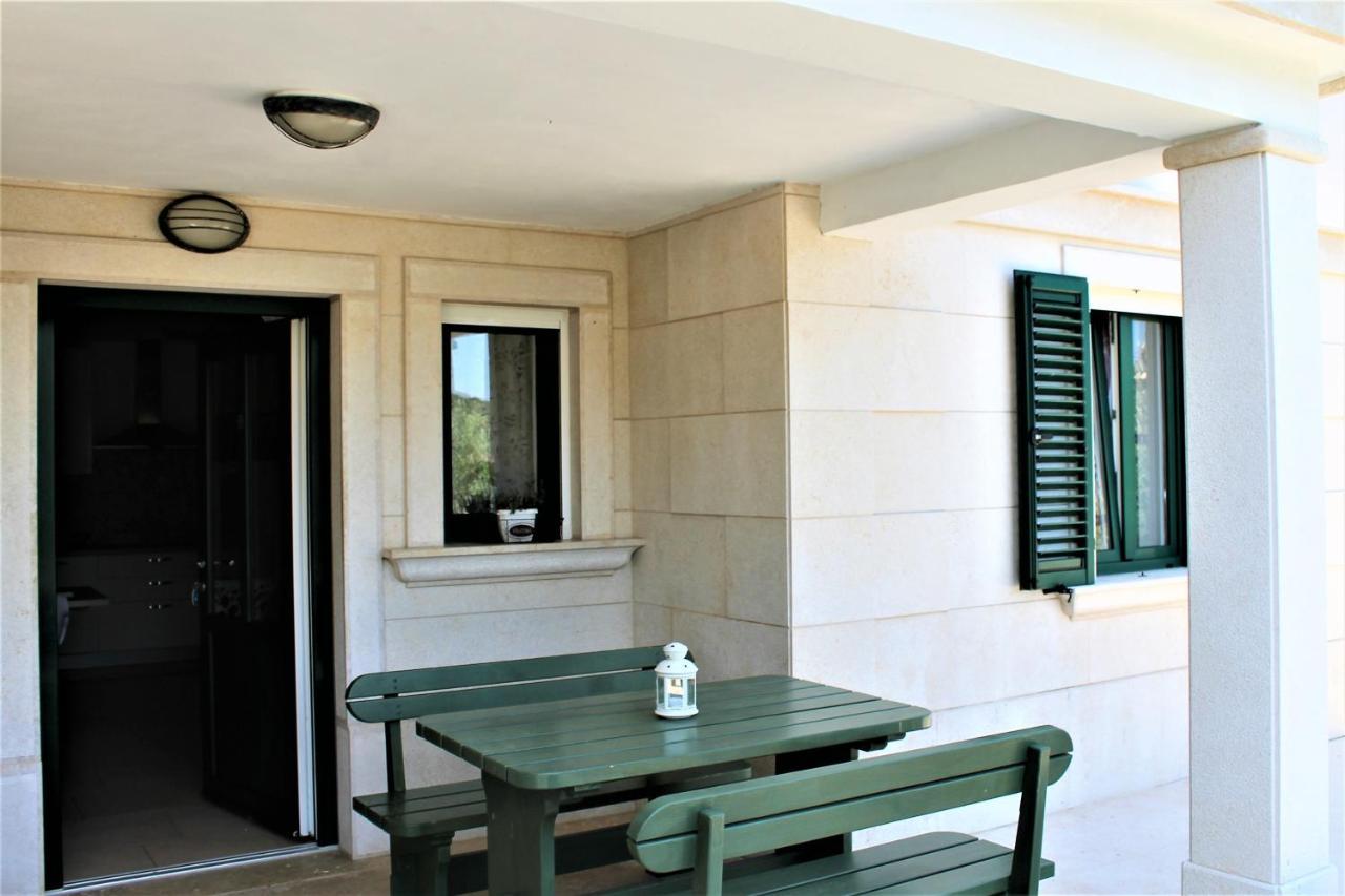 Apartmani Klaudija Valun Esterno foto