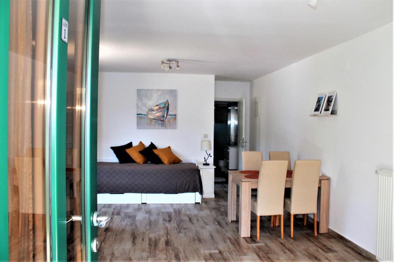 Apartmani Klaudija Valun Esterno foto