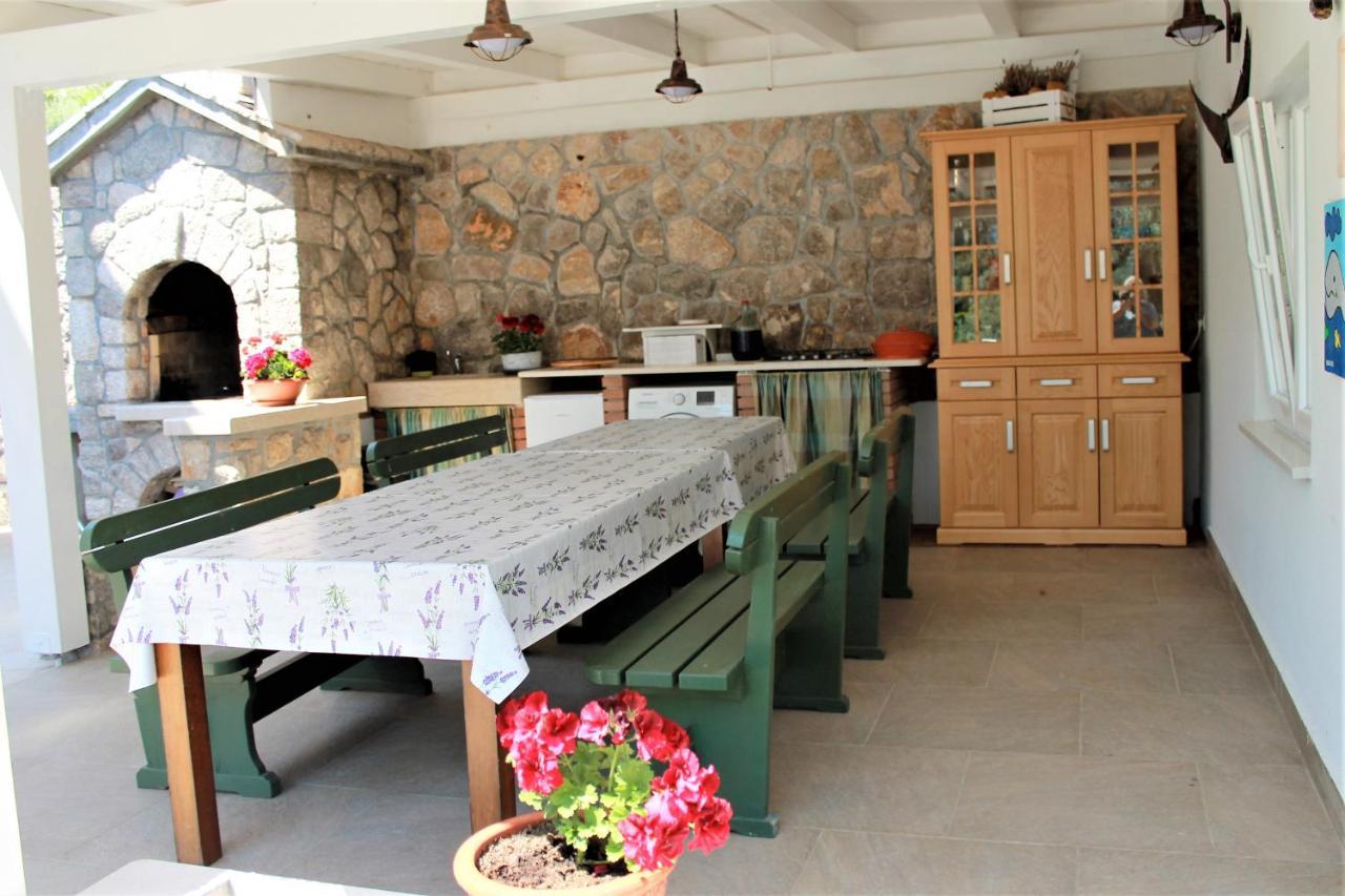 Apartmani Klaudija Valun Esterno foto