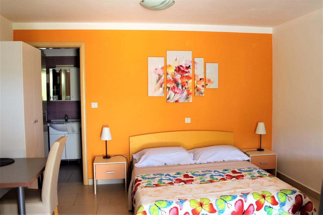 Apartmani Klaudija Valun Esterno foto
