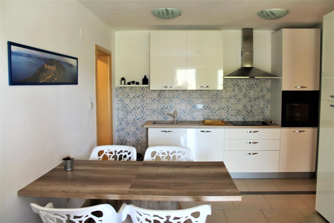 Apartmani Klaudija Valun Esterno foto