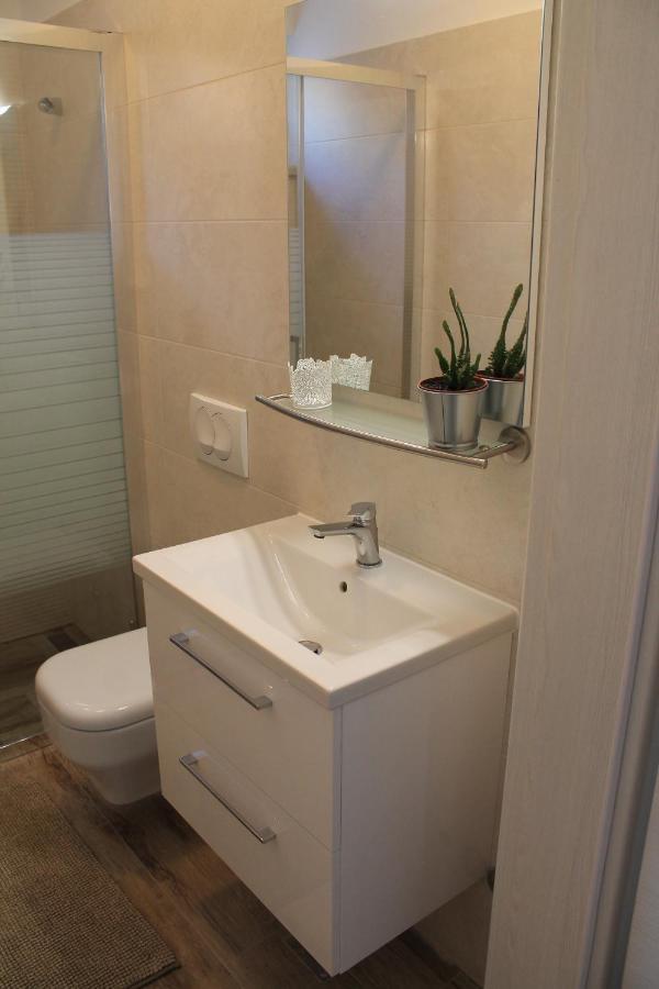 Apartmani Klaudija Valun Esterno foto